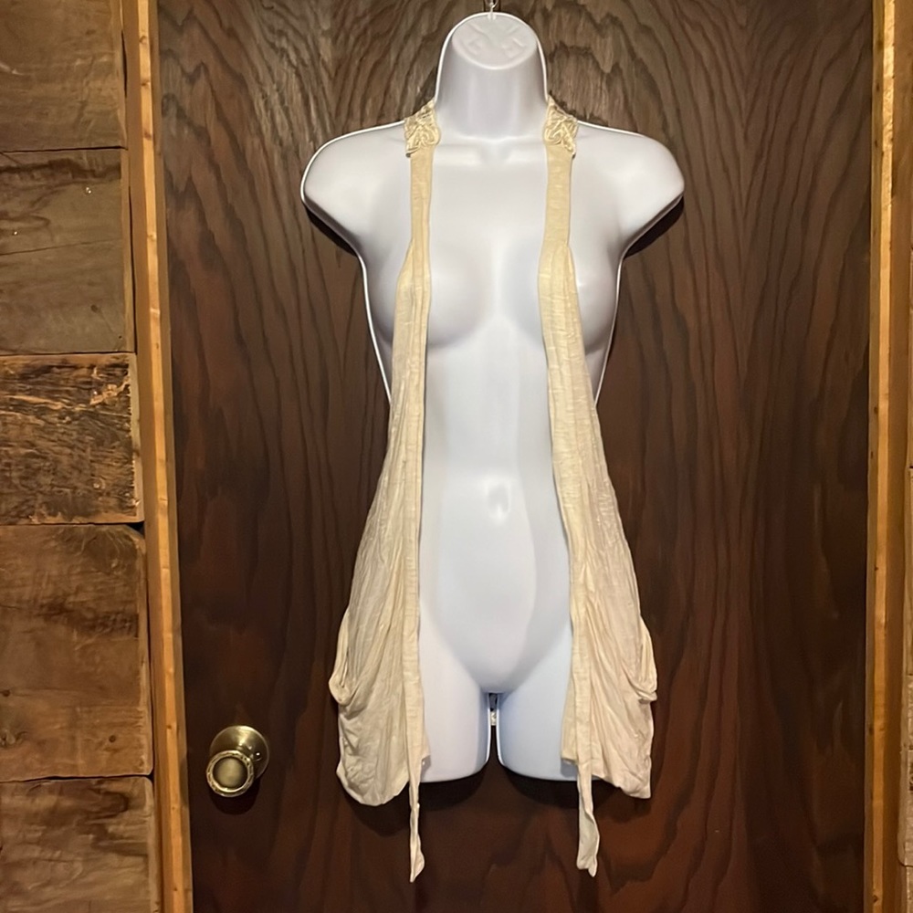 Sleeveless cardigan